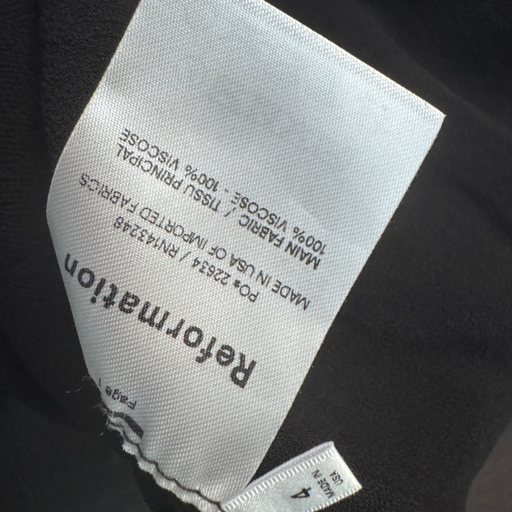 Reformation Black Ruffled 𝐌𝐈𝐍𝐈 𝐃𝐑𝐄𝐒𝐒 𝐒𝐈𝐙𝐄 𝟒 𝐋𝐈𝐊𝐄 𝐍𝐄𝐖 - Picture 9 of 10